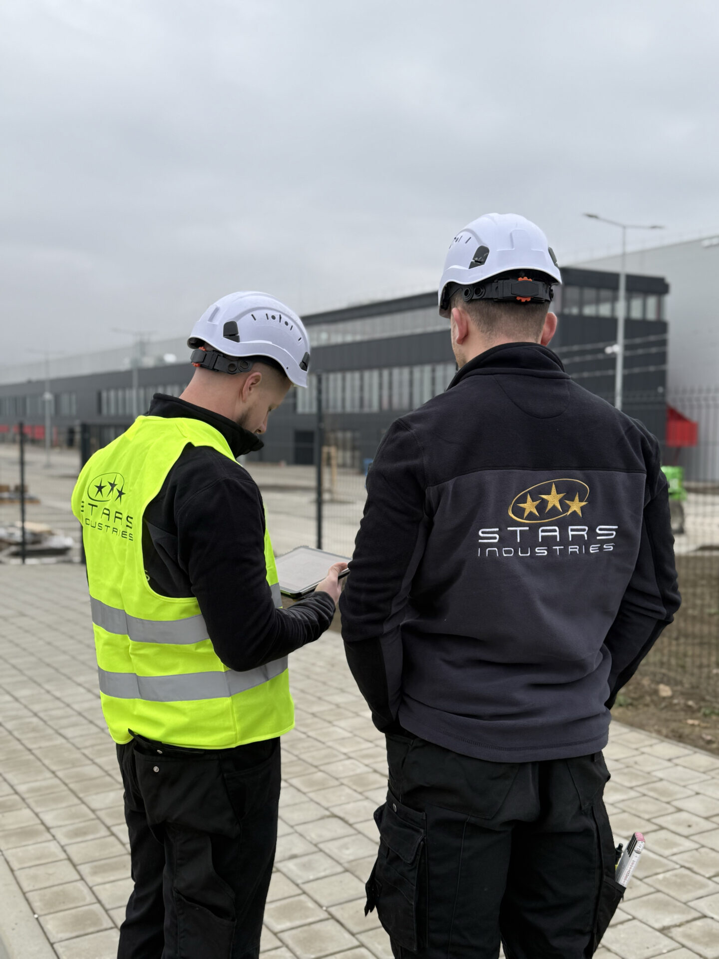Our team of experts reviewing project documentation – experts for your projects